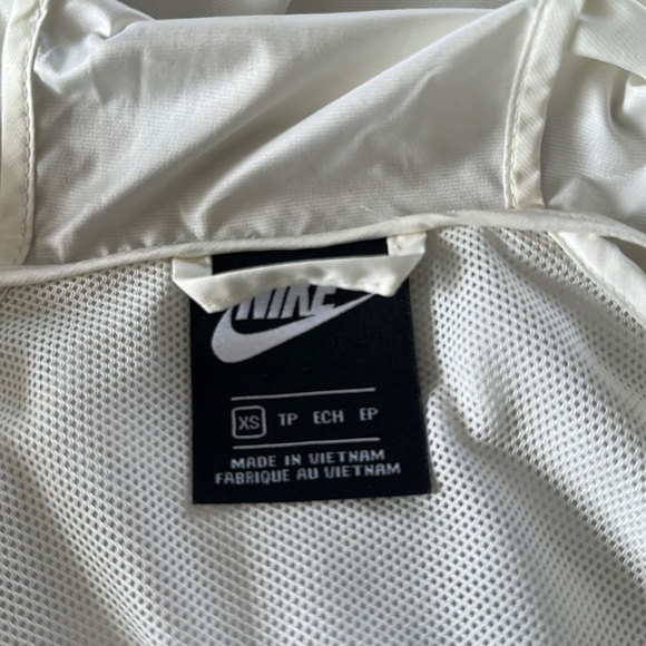 Nike Windbreaker - Picture 2 of 3